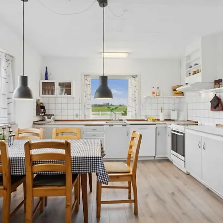 På Stor Tomt Med Vacker Utsikt Nordenbro Vesteregn