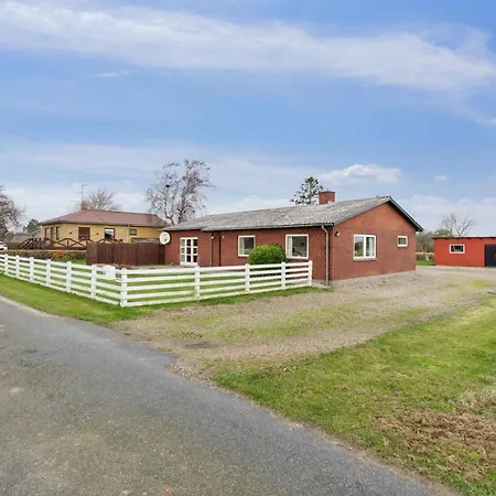 Villa På Stor Tomt Med Vacker Utsikt *