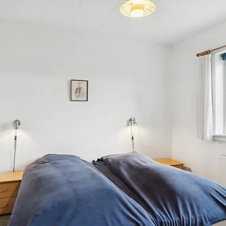 På Stor Tomt Med Vacker Utsikt