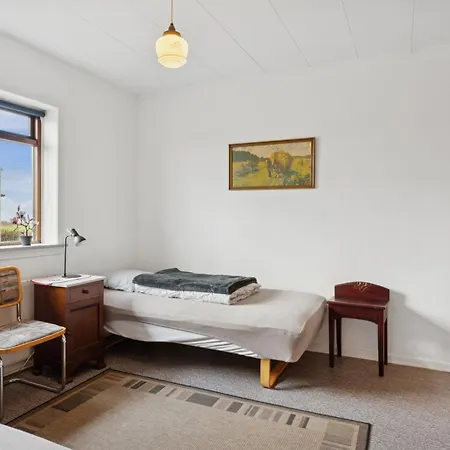 På Stor Tomt Med Vacker Utsikt Villa